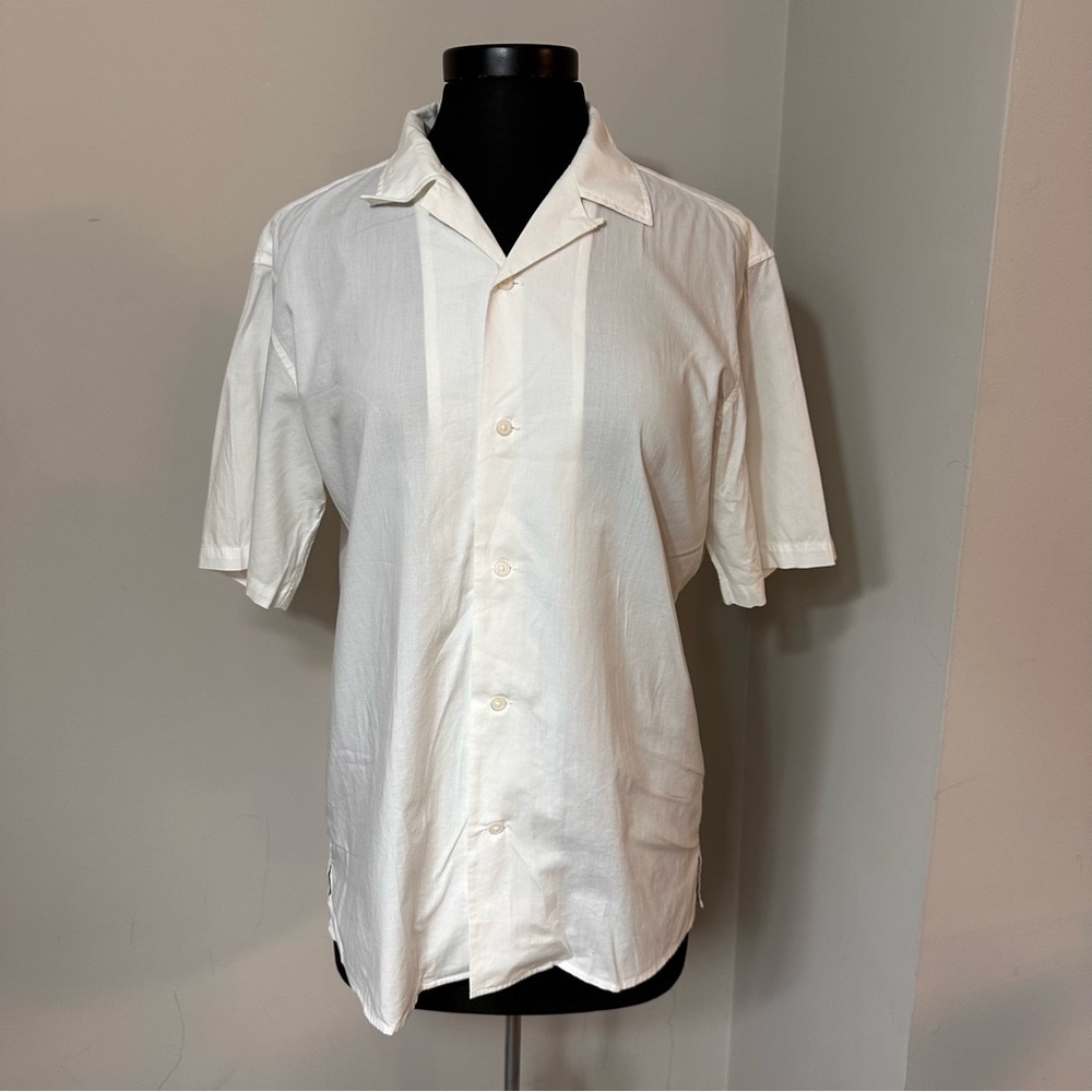 Uniqlo Men’s White Button Down Short Sleeve Shirt in Size Small